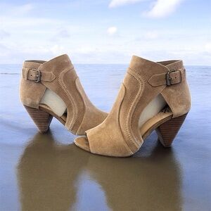 💕VINTAGE💕 Vince Camuto Tan Suede Peep-Toe Heeled Boots